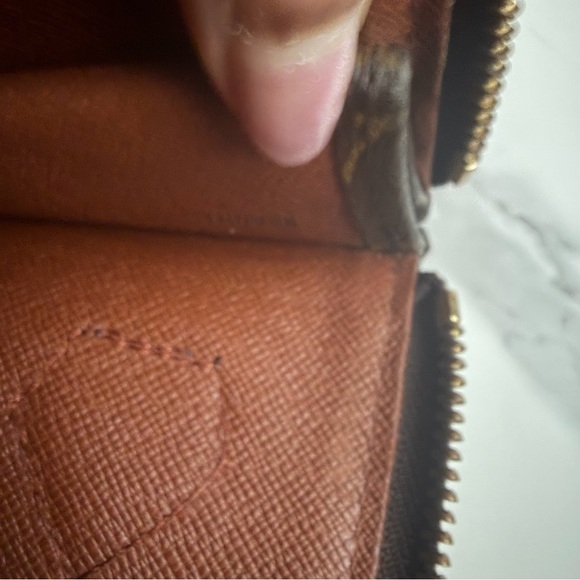 Louis Vuitton Monogram Document Laptop holder - Picture 9 of 12